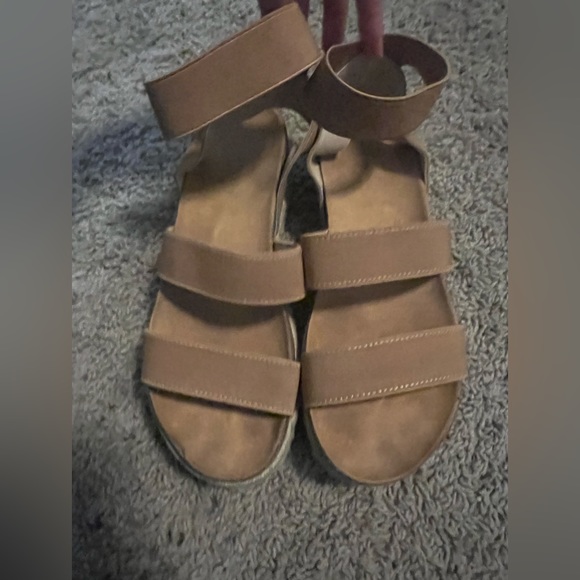 sandals - Picture 2 of 3